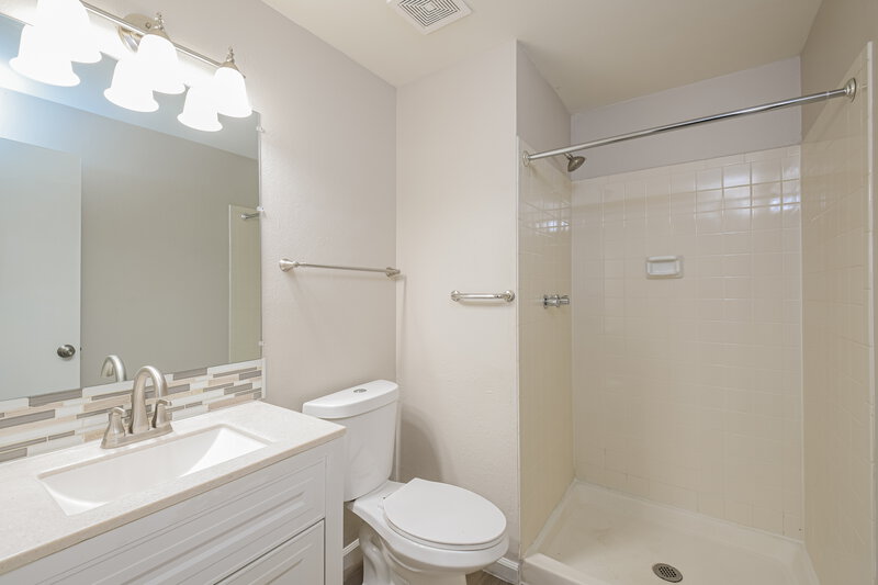 2,565/Mo, 4089 E 118th Ave Thornton, CO 80233 Main Bathroom View