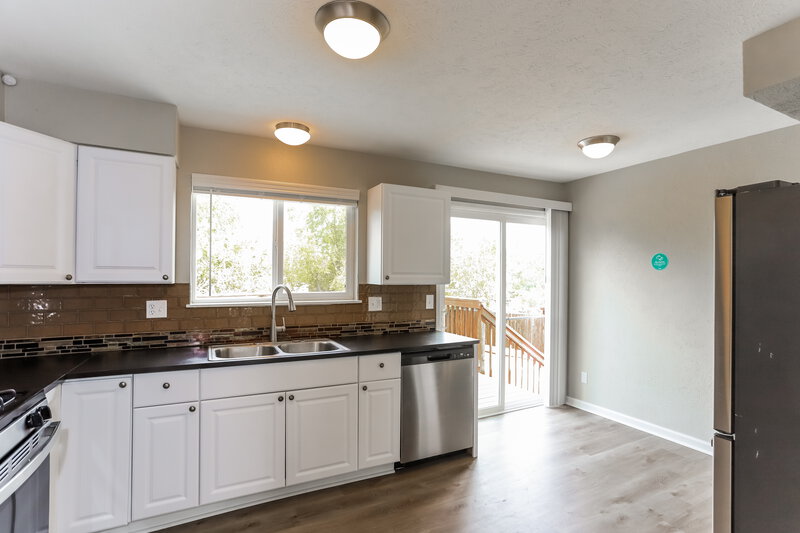 2,975/Mo, 2959 W 11th Avenue Cir Broomfield, CO 80020 Kitchen View 2