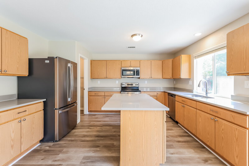 3,205/Mo, 15370 E 97th Pl Commerce City, CO 80022 Kitchen View