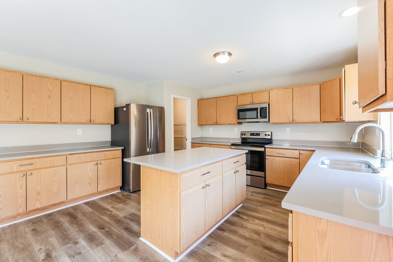 3,205/Mo, 15370 E 97th Pl Commerce City, CO 80022 Kitchen View 2
