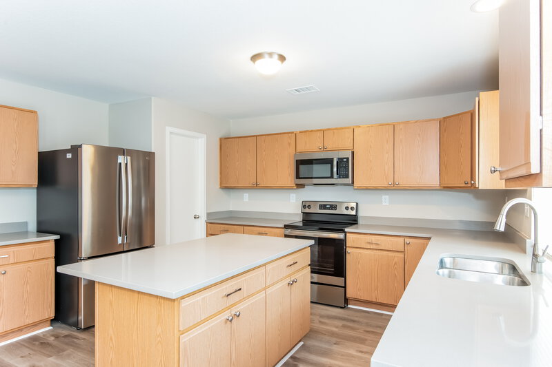 3,810/Mo, 15370 E 97th Pl Commerce City, CO 80022 Kitchen View 2
