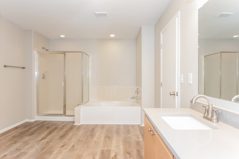 3,810/Mo, 15370 E 97th Pl Commerce City, CO 80022 Main Bathroom View