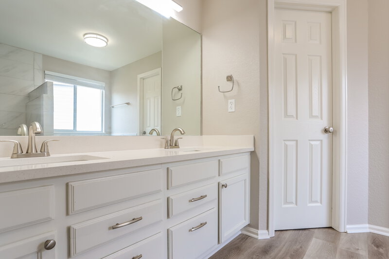 3,045/Mo, 9174 W Hinsdale Pl Littleton, CO 80128 Main Bathroom View