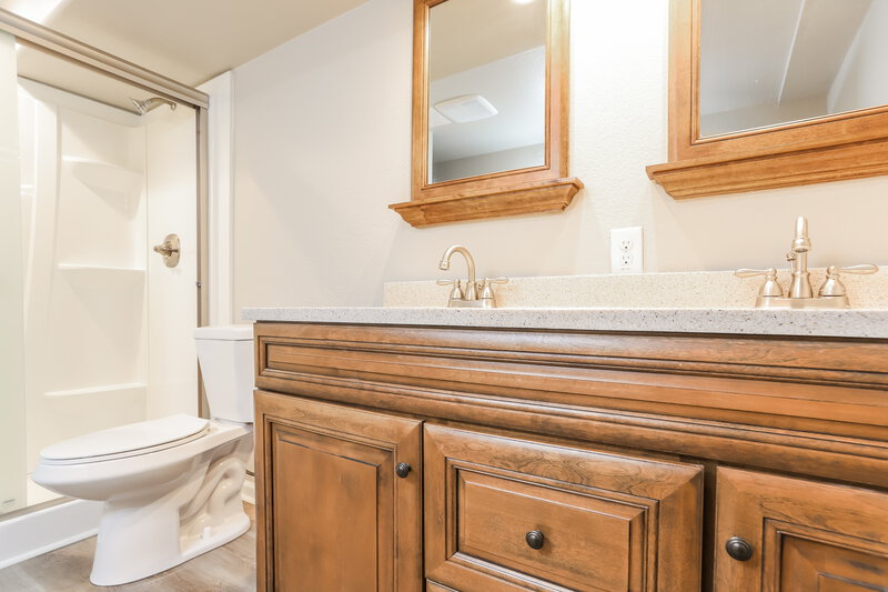 3,045/Mo, 9174 W Hinsdale Pl Littleton, CO 80128 Bathroom View 2