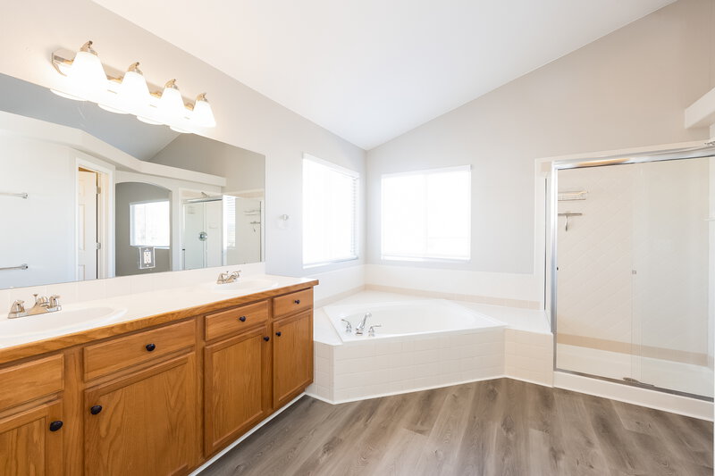 2,990/Mo, 4858 Sand Hill Dr Colorado Springs, CO 80923 Main Bathroom View