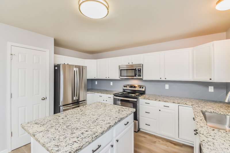 2,400/Mo, 7237 Moss Bluff Ct Fountain, CO 80817 Kitchen View