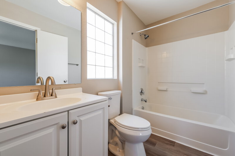 2,635/Mo, 18619 E 46th Pl Denver, CO 80249 Main Bathroom View