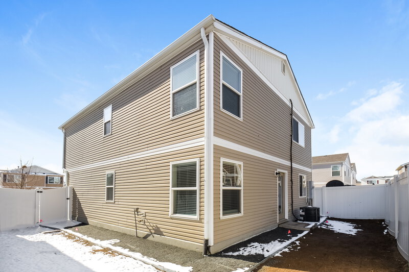 3,960/Mo, 18619 E 46th Pl Denver, CO 80249 Rear View