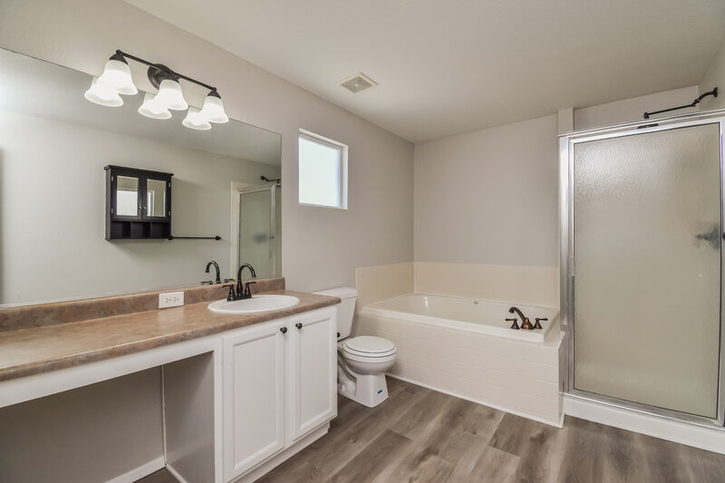 2,645/Mo, 2215 Bucolo Ave Colorado Springs, CO 80951 Main Bathroom View