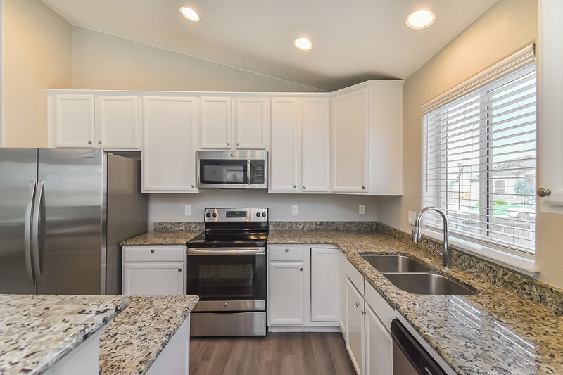 2,620/Mo, 6863 Phantom Way Colorado Springs, CO 80925 Kitchen View 2