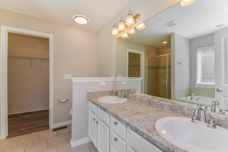 2,620/Mo, 6863 Phantom Way Colorado Springs, CO 80925 Main Bathroom View