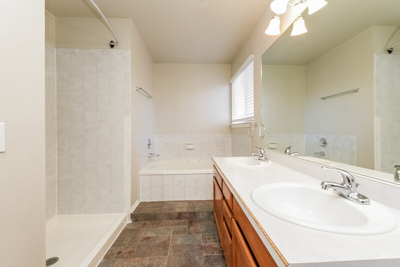 2,945/Mo, 6556 Peak Vista Cir Colorado Springs, CO 80918 Main Bathroom View