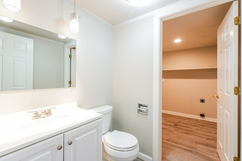 2,945/Mo, 6556 Peak Vista Cir Colorado Springs, CO 80918 Bathroom View 3