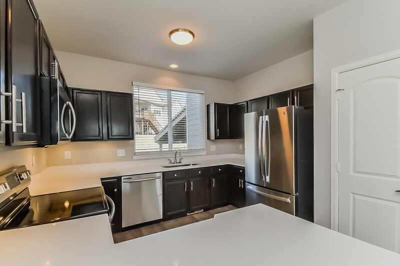 2,535/Mo, 6334 San Mateo Dr Colorado Springs, CO 80911 Kitchen View 2