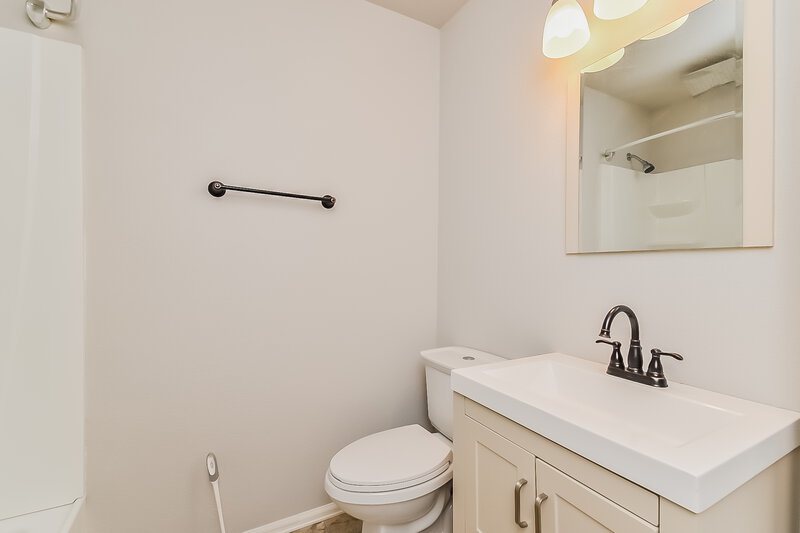 2,535/Mo, 6334 San Mateo Dr Colorado Springs, CO 80911 Bathroom View 2