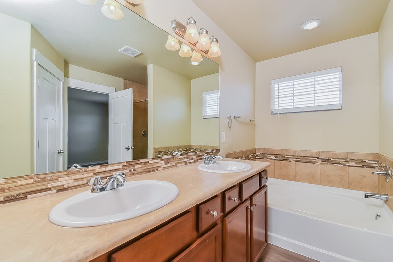 2,290/Mo, 10430 Abrams Dr Colorado Springs, CO 80925 Main Bathroom View