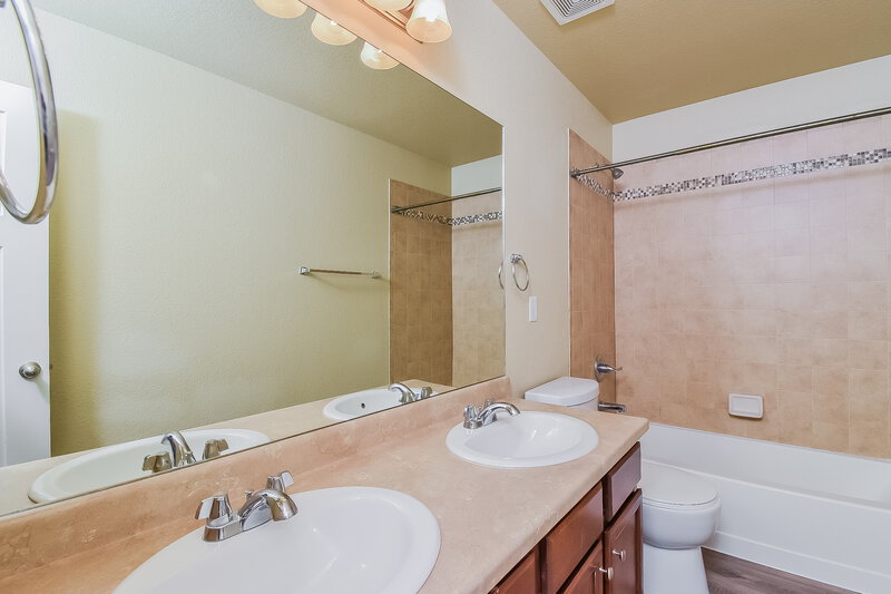 2,290/Mo, 10430 Abrams Dr Colorado Springs, CO 80925 Bathroom View