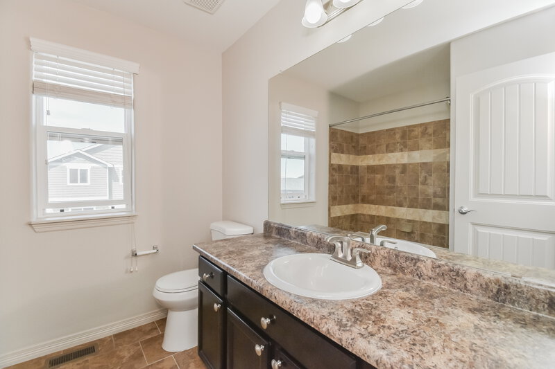 2,265/Mo, 10118 Declaration Dr Colorado Springs, CO 80925 Bathroom View