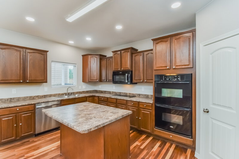2,795/Mo, 7306 Running Deer Way Colorado Springs, CO 80922 Kitchen View