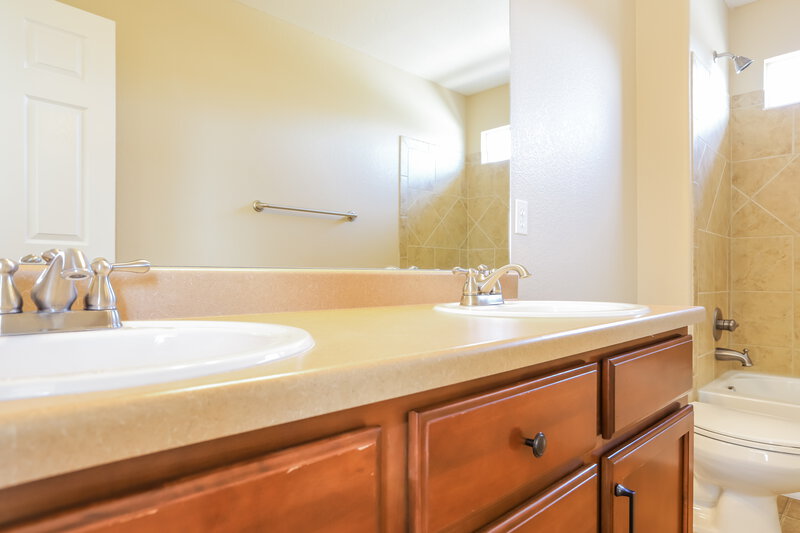 2,445/Mo, 10458 Mount Evans Dr Peyton, CO 80831 Bathroom View