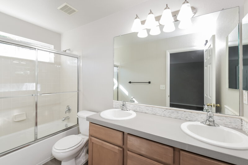 3,290/Mo, 12973 Locust St Thornton, CO 80602 Bathroom View