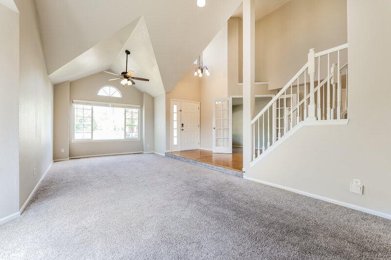 3,385/Mo, 19074 E Prentice Cir Centennial, CO 80015 Living Room View