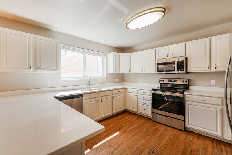 3,385/Mo, 19074 E Prentice Cir Centennial, CO 80015 Kitchen View 2