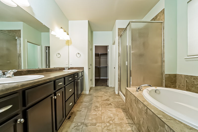 3,715/Mo, 25779 E Calhoun Pl Aurora, CO 80016 Main Bathroom View