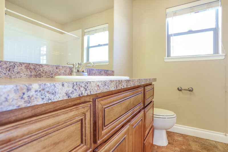 4,105/Mo, 1641 E 167th Ave Thornton, CO 80602 Bathroom View