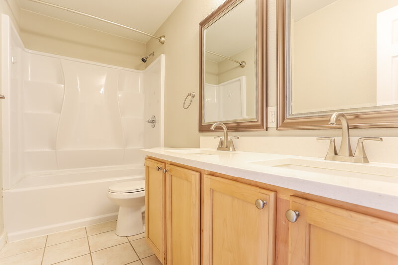 3,485/Mo, 22747 E Alamo Ln Aurora, CO 80015 Bathroom View