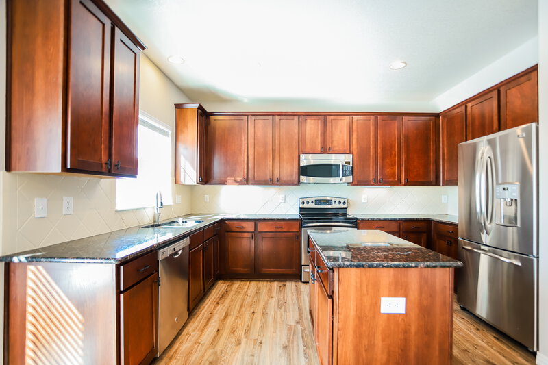 2,950/Mo, 7149 S Little River Ct Aurora, CO 80016 Kitchen View 2