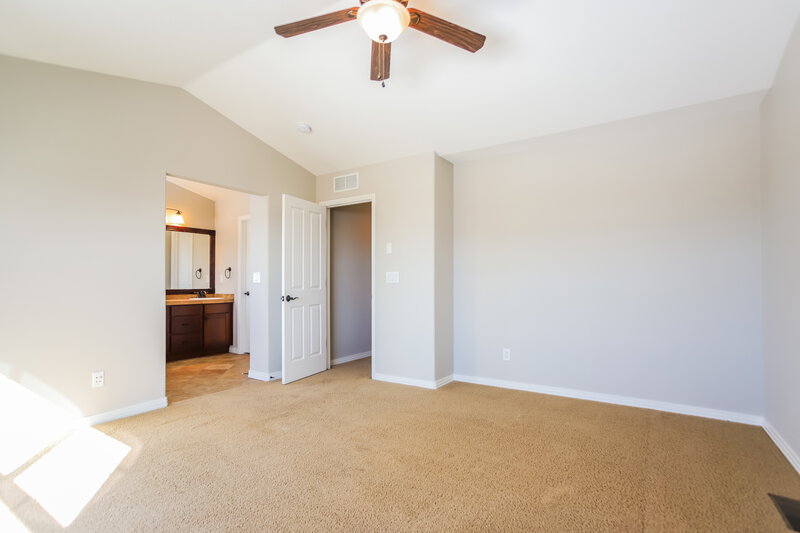 2,950/Mo, 7149 S Little River Ct Aurora, CO 80016 Main Bedroom View