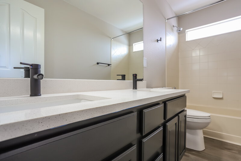 3,310/Mo, 12571 Kearney Cir Thornton, CO 80602 Bathroom View