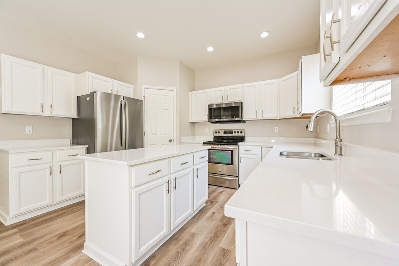 3,410/Mo, 3064 S Andes St Aurora, CO 80013 Kitchen View