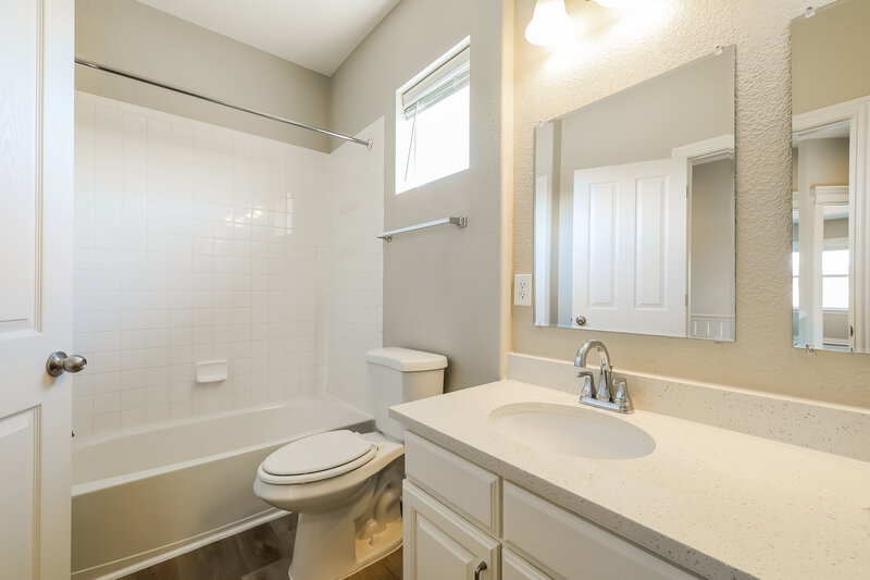 3,905/Mo, 10903 Belle Creek Blvd Commerce City, CO 80640 Bathroom View