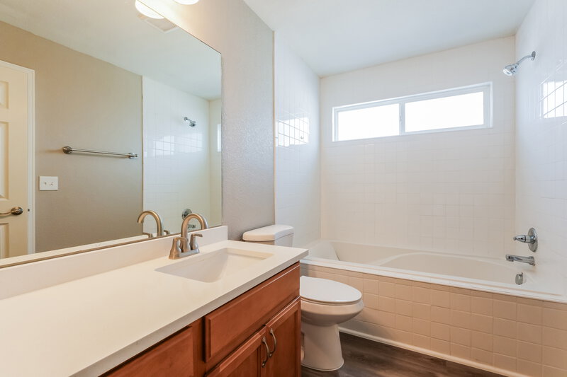 2,370/Mo, 9489 Portmarnock Ct Peyton, CO 80831 Main Bathroom View