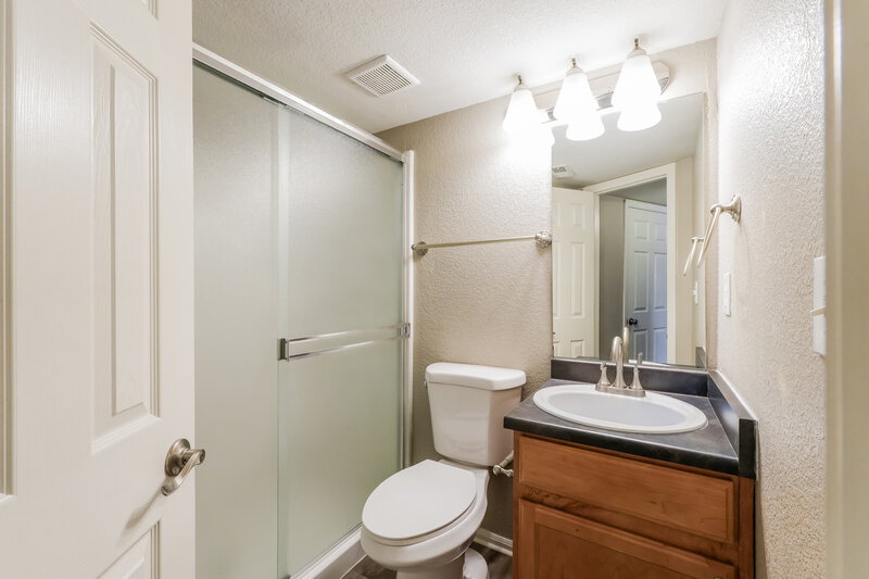2,370/Mo, 9489 Portmarnock Ct Peyton, CO 80831 Bathroom View 3