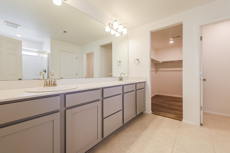 3,470/Mo, 9259 Rifle St Commerce City, CO 80022 Main Bathroom View