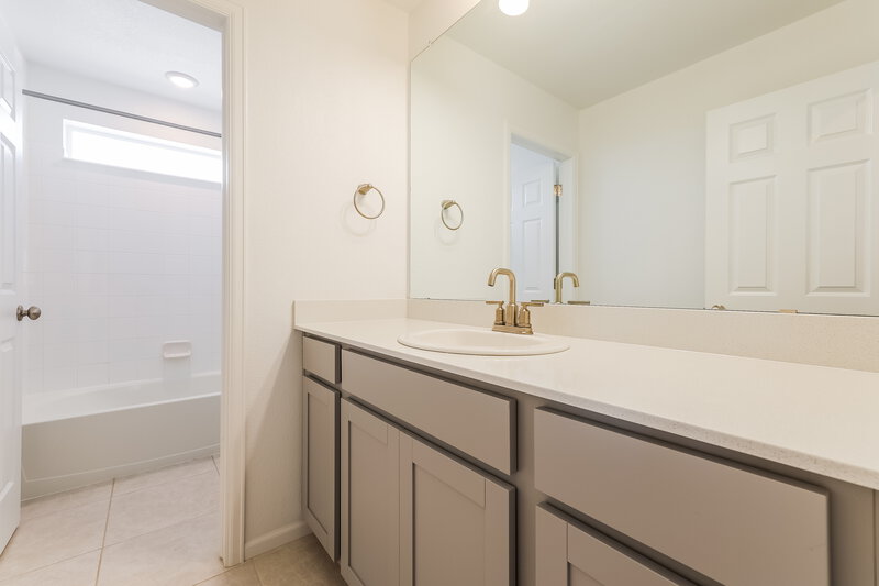 3,470/Mo, 9259 Rifle St Commerce City, CO 80022 Bathroom View