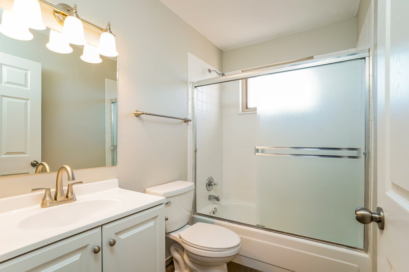 2,360/Mo, 1038 Nolte Dr W Colorado Springs, CO 80916 Main Bathroom View