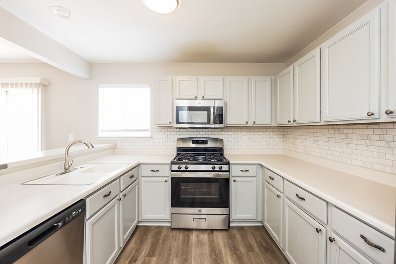 2,495/Mo, 6325 Ashridge Ct Colorado Springs, CO 80922 Kitchen View