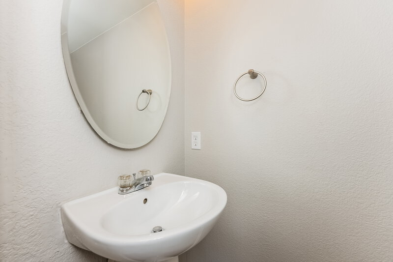 2,495/Mo, 6325 Ashridge Ct Colorado Springs, CO 80922 Main Bathroom View 2