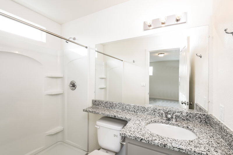 2,375/Mo, 18608 E. 47th Place Denver, CO 80249 Main Bathroom View