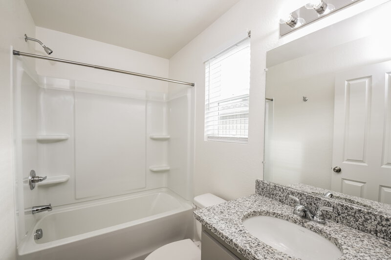 2,375/Mo, 18608 E. 47th Place Denver, CO 80249 Bathroom View