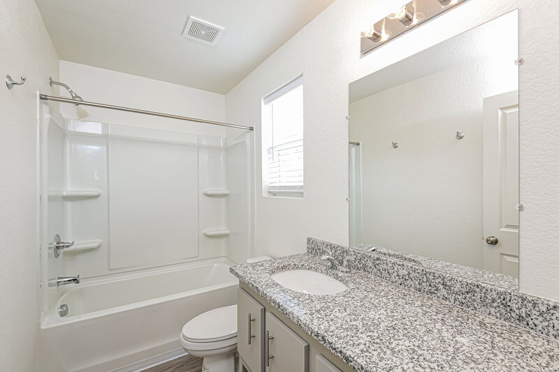 2,370/Mo, 4733 N. Tower Drive Denver, CO 80249 Bathroom View