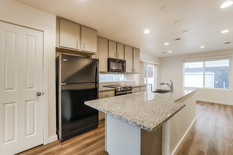 2,240/Mo, 4735 N. Tower Drive Denver, CO 80249 Kitchen View 2