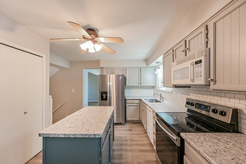 2,655/Mo, 645 S Joplin St Aurora, CO 80017 Kitchen View 2