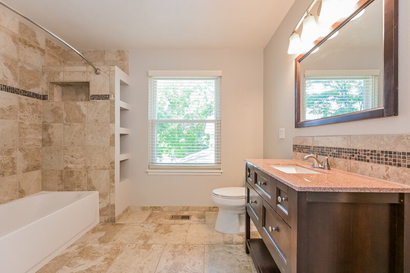 2,655/Mo, 645 S Joplin St Aurora, CO 80017 Main Bathroom View