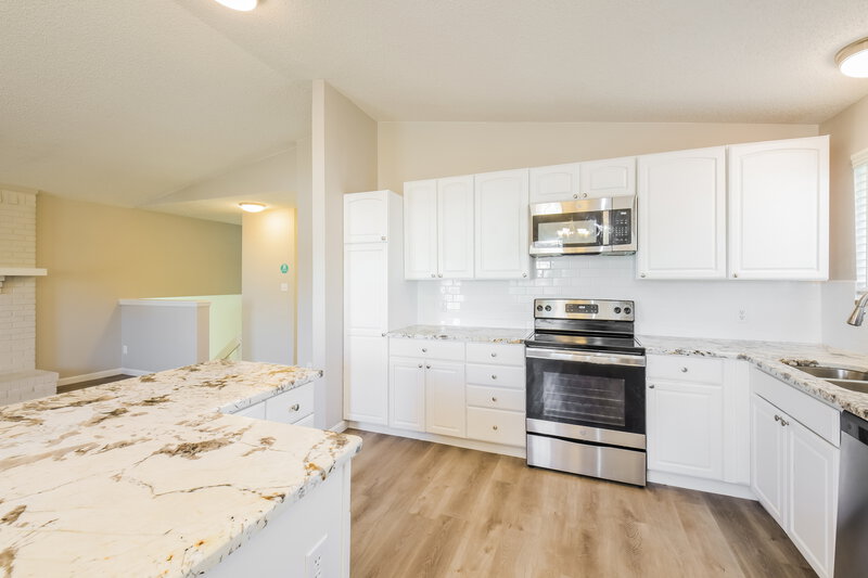 2,810/Mo, 4740 E 129th Cir Thornton, CO 80241 Kitchen View 2