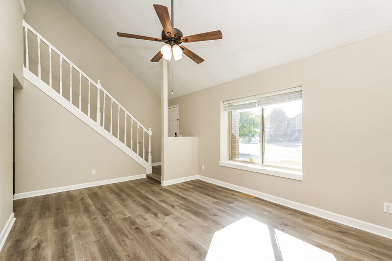 1,975/Mo, 3165 Post Oak Dr Colorado Springs, CO 80916 Living Room View 3